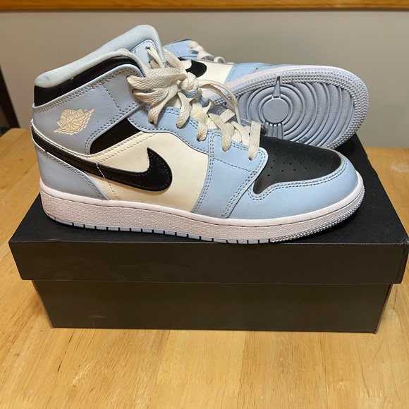 Jordan 1 Mid Ice Blue Youth 7